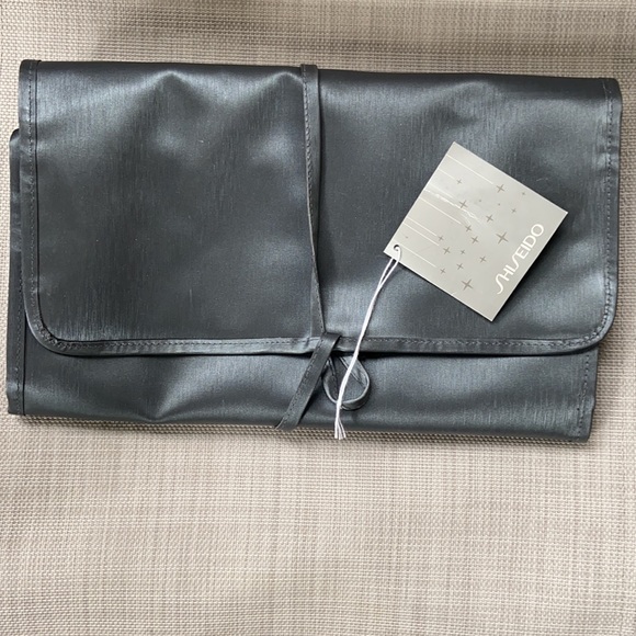 🔥HOST PICK 🔥Shiseido make up organizer/travel case - Picture 2 of 5